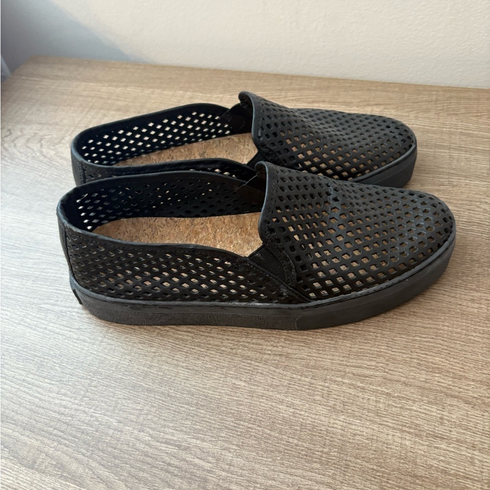 Jibs slip on sneakers black women’s 7 men’s 6